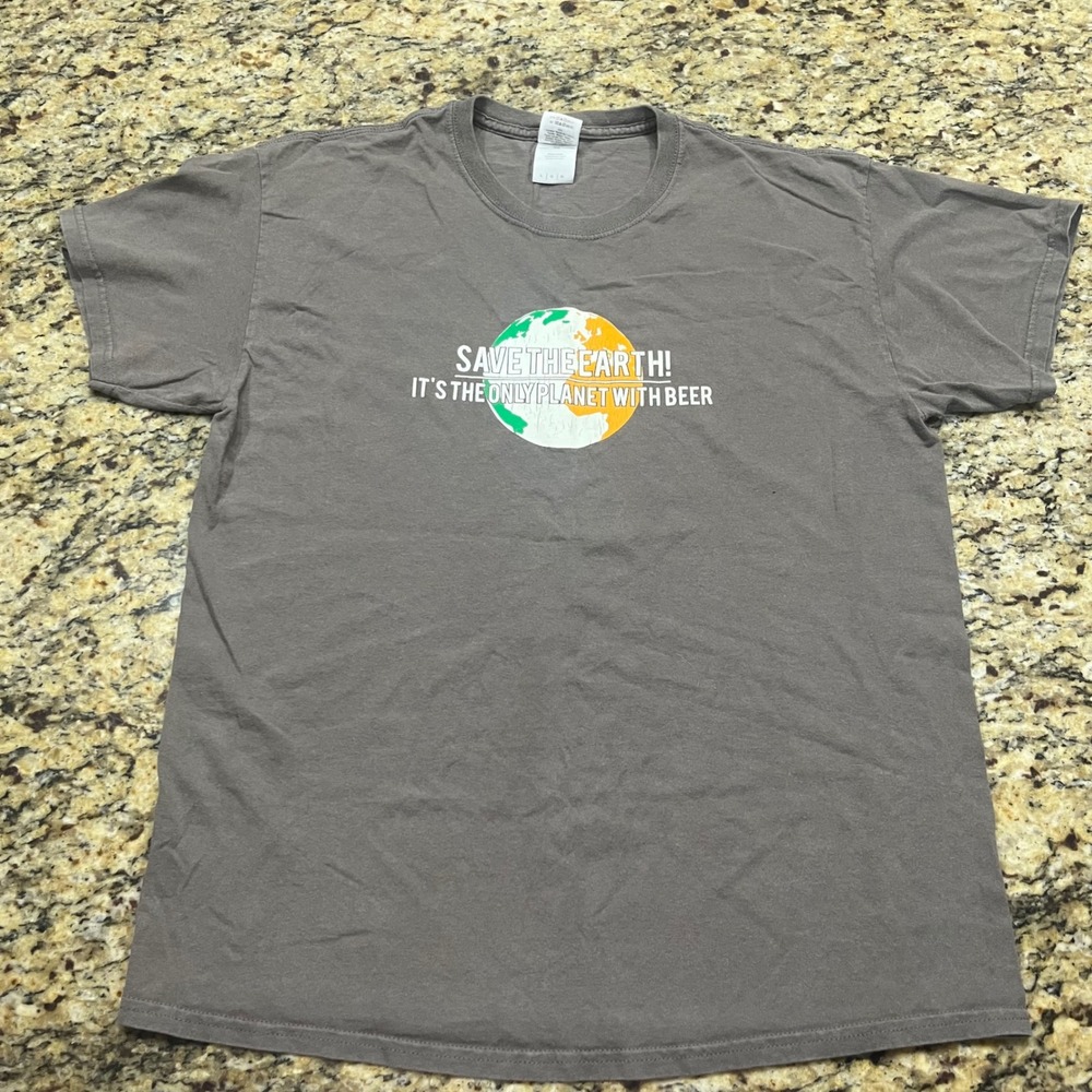 Gildan Save The Earth Only Planet With‎ Beer Graphic T-Shirt Mens Large Gray